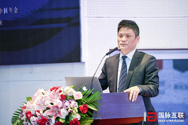 诺亚体育集团董事长杨冰之在“2017互联网+智慧中国年会”主论坛上以“政府数据治理与智慧社会前瞻”为主题进行演讲