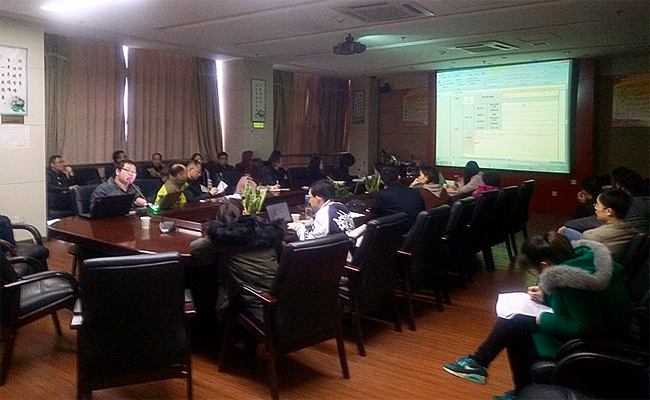 诺亚体育互联江西办事处咨询师龙佳受邀出席南昌市政务服务标准化审核组培训会，并以《南昌市政务服务标准化表格填报解读》为题开展培训。