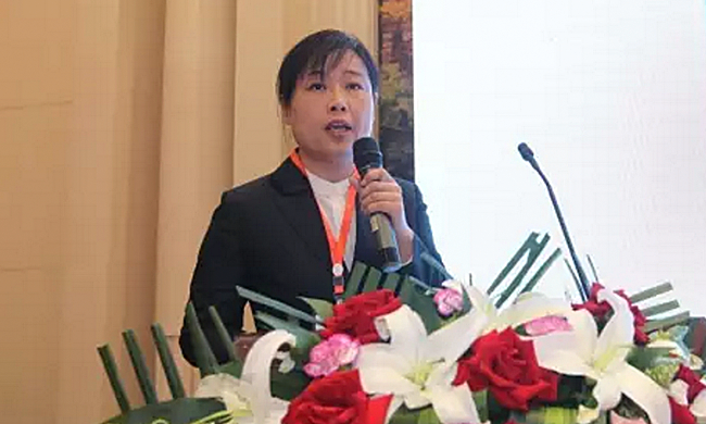 在“2017吉林省智慧政务建设与服务创新论坛暨‘互联网+政务服务’建设研讨会”上，吉林省政府政务公开协调办公室副主任徐彩晶以《吉林省政务服务“一张网”建设经验分享》为主题发表演讲。