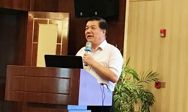 在“青海省政府信息与政务公开培训暨互联网+政务服务研讨会”上，中国信息协会特约副会长、电子政务理事会常务副理事长、中国审计学会计算机分会会长周德铭以《促进政务信息资源共享开放》为题做了专题演讲。