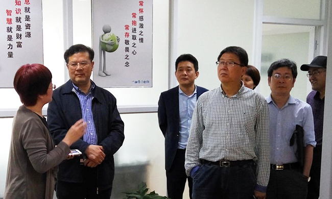 舟山市人大常委会副主任李善忠一行莅临舟山中船通大数据发展有限公司调研考察工作。