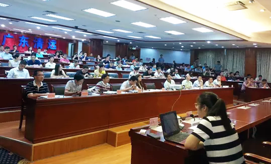 由广东省清远市市府办主办的"清远市政府网站普查培训"会议在清远市政府会议中心召开，广州诺亚体育互联信息咨询有限公司副总经理、高级咨询师杨琼受邀出席并开展了普查培训。