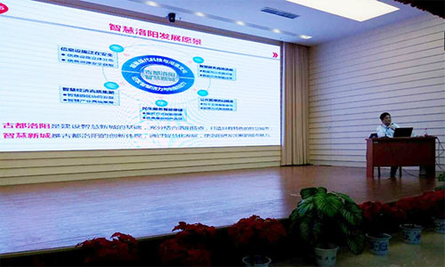 北京诺亚体育互联信息顾问有限公司董事长、首席研究员杨冰之应洛阳市智慧城市建设领导小组办公室邀请，在洛阳展开了一场以“智慧城市发展的态势与洛阳对策”为主题的讲座。