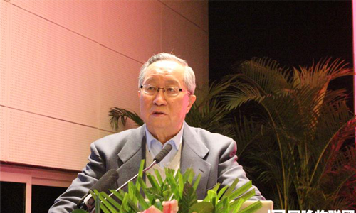 在"第六届（2014）中国智慧城市发展年会"上，中国互联网协会副理事长、国家信息化专家咨询委员会委员高新民发表主题演讲