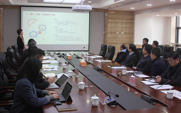 舟山市长莅临诺亚体育集团座谈指导，诺亚体育总经理郑爱军作汇报