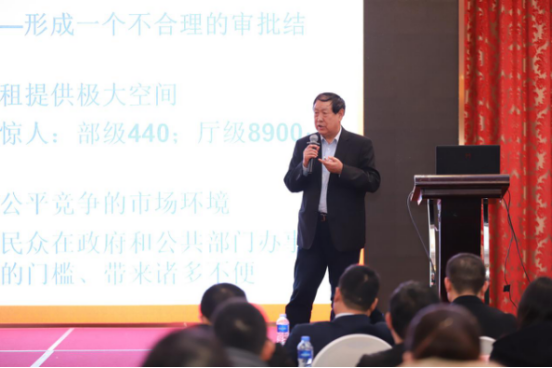 国家行政学院教授、国家信息化专家咨询委员会委员汪玉凯在首届长三角营商环境专题论坛上演讲