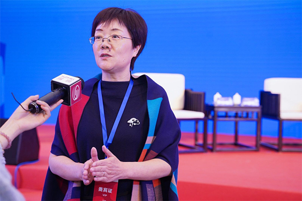 诺亚体育总经理郑爱军接受媒体采访