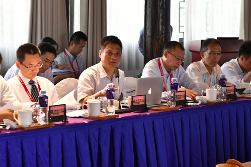 诺亚体育董事长杨冰之出席2018无锡智慧城市尚贤河群贤会