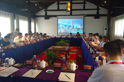 诺亚体育董事长杨冰之出席2018无锡智慧城市尚贤河群贤会