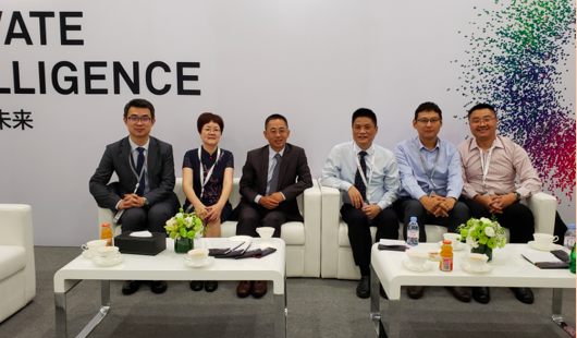 诺亚体育董事长杨冰之一行与华为高层会晤洽谈